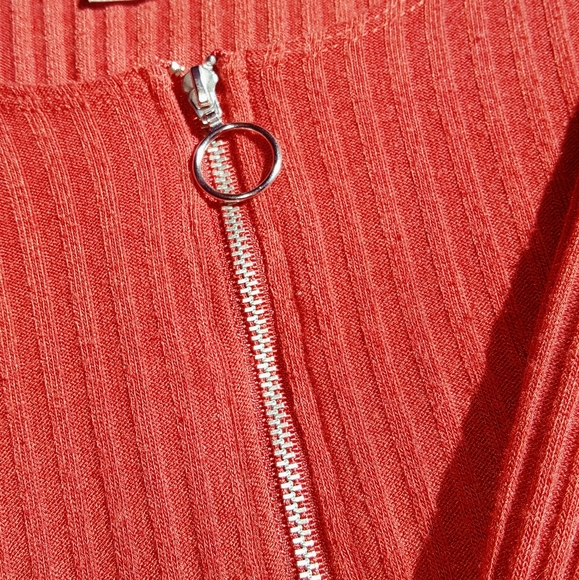 A Autumn colored long sleeve shirt - Picture 2 of 5